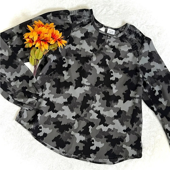 Peyton Jensen Evereve Smocked Camouflage Blouse - Small - Picture 1 of 7